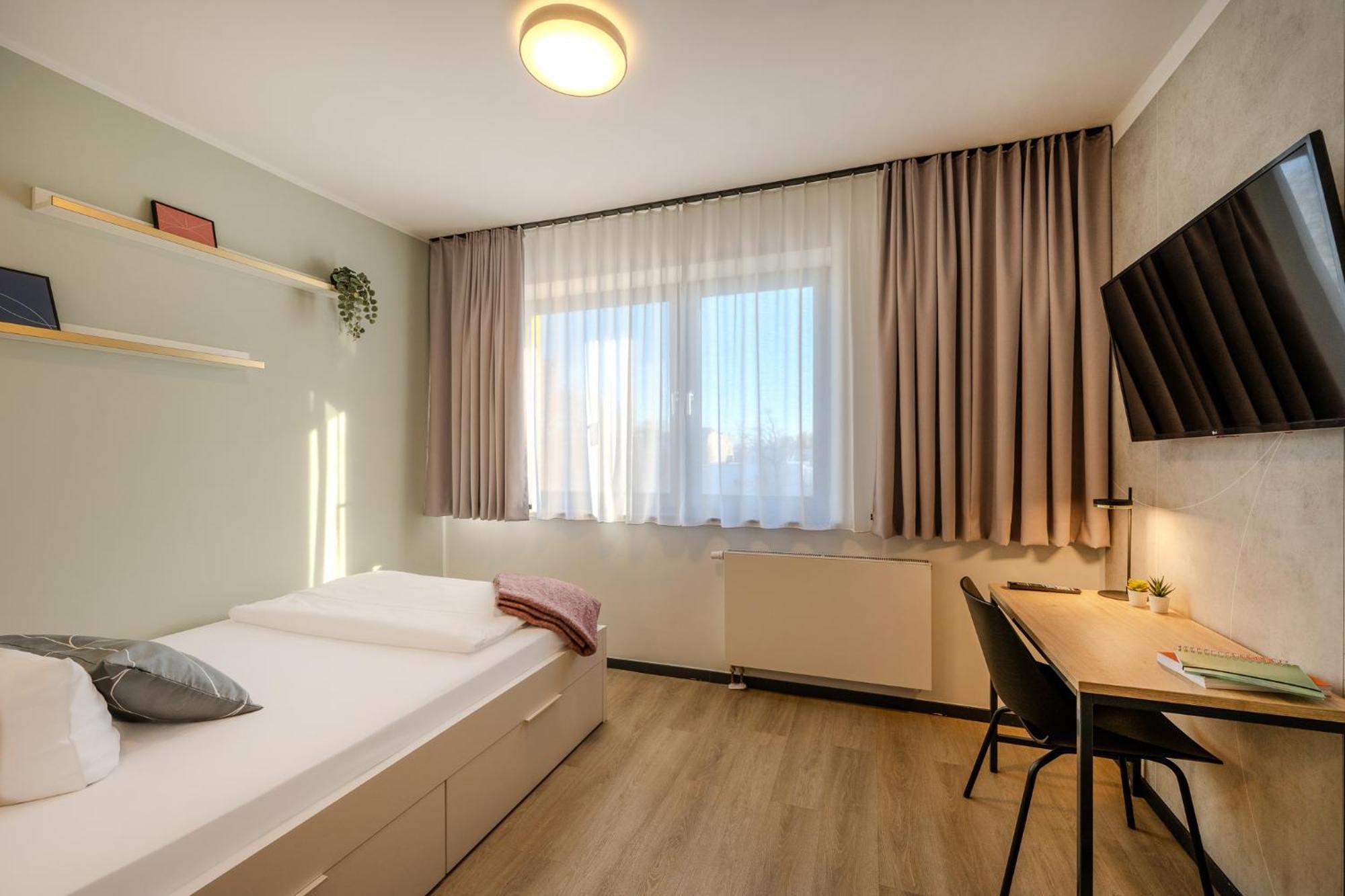 The Base Berlin One Hotel Exterior photo